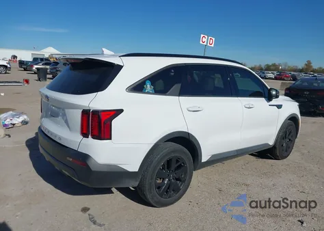 2021 Kia Sorento S z USA, uszkodzony, nr VIN 5XYRLDLC0MG017182